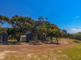 Hilltop Tiny House by Tiny Away，位于Tallarook的酒店