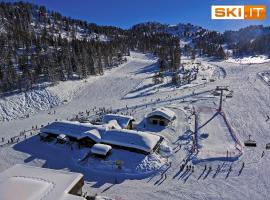Appartamenti Vacanze Casa -Residence Albare - check in Vacanze Casa - Marilleva 900，位于马里尔伊瓦的酒店