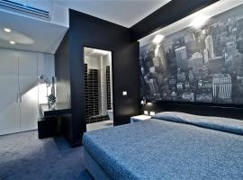 Design Suite Tirano，位于蒂拉诺的酒店