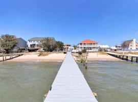 Bay Breeze Seashell Suite (1 bed/1 bath condo with cabanas, fire pits, and pier)，位于Willoughby Beach的酒店