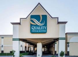 Quality Inn & Suites Conference Center Across from Casino，位于伊利伊利（汤姆·里奇场）机场 - ERI附近的酒店