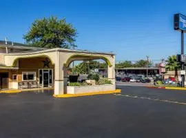 Rodeway Inn San Antonio Lackland AFB - SeaWorld