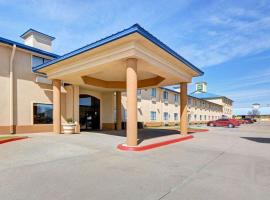 Quality Inn & Suites Wichita Falls I-44，位于威奇托福尔斯基卡普市区空中巴士站 - KIP附近的酒店