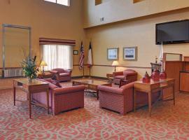 Quality Suites Near Cedar Creek Lake，位于Mabank的酒店