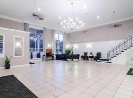 Rodeway Inn & Suites Williamsburg Central，位于威廉斯堡的酒店