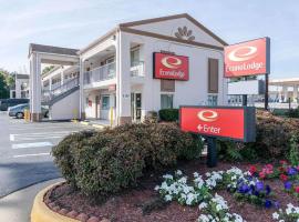 Econo Lodge Fredericksburg near I-95，位于弗雷德里克斯堡的山林小屋