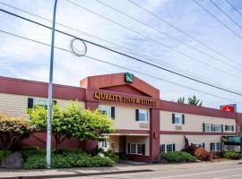 Quality Inn & Suites Bremerton near Naval Shipyard，位于布雷默顿的酒店