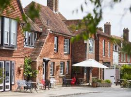 The Bell in Ticehurst，位于Ticehurst的酒店