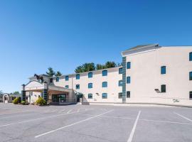 Rodeway Inn and Suites - Charles Town,WV，位于查尔斯镇Locust Hill Golf Course附近的酒店