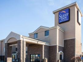 Sleep Inn & Suites Topeka West I-70 Wanamaker，位于托皮卡福布斯机场 - FOE附近的酒店