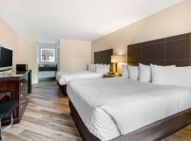Clarion Inn & Suites Kissimmee-Lake Buena Vista South，位于基西米的酒店