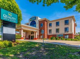 Quality Inn & Suites，位于LampasasColorado Bend State Park附近的酒店