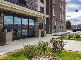 Suburban Studios Monaca - Pittsburgh，位于莫纳卡的酒店