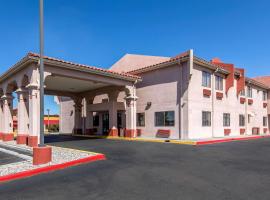 Quality Inn & Suites Albuquerque North near Balloon Fiesta Park，位于阿尔伯克基的酒店