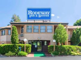 Rodeway Inn & Suites Branford - Guilford，位于布兰福德石头小河附近的酒店