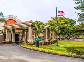 Quality Suites Fort Myers Airport I-75，位于西南佛罗里达国际机场 - RSW附近的酒店
