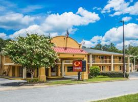 Econo Lodge Inn & Suites at Fort Moore，位于哥伦布的酒店