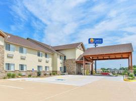 Comfort Inn & Suites Riverview near Davenport and I-80，位于Le Claire的酒店