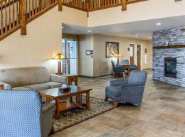 Quality Inn & Suites Fort Madison near Hwy 61，位于Fort Madison的酒店