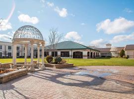Clarion Inn Elmhurst - Oak Brook near I-88, I-290, I-294，位于埃尔姆赫斯特的酒店