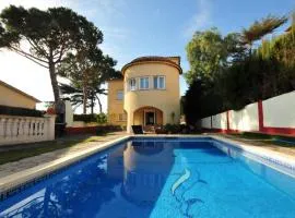 House with Pool and Sea Views