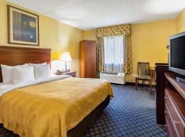 Quality Inn & Suites Coldwater near I-69，位于科尔德沃特的酒店