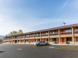 Econo Lodge Inn & Suites Kalispell - Glacier National Park Gateway，位于卡利斯佩尔的酒店
