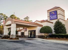 Sleep Inn & Suites Spring Lake - Fayetteville Near Fort Liberty，位于斯普林莱克Simmons Army Airfield - FBG附近的酒店