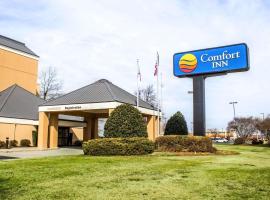 Comfort Inn Fayetteville West Near Fort Liberty，位于费耶特维尔的酒店