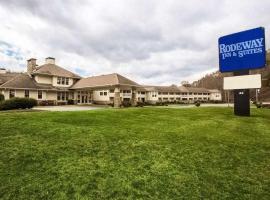Rodeway Inn & Suites Cherokee On the River，位于切罗基的酒店