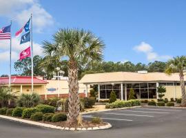 Rodeway Inn & Suites Wilmington North，位于威尔明顿国际机场 - ILM附近的酒店