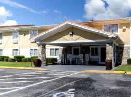 Rodeway Inn & Suites Jacksonville near Camp Lejeune，位于杰克逊维尔阿尔伯特埃利斯机场 - OAJ附近的酒店
