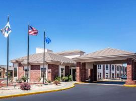 Comfort Inn & Suites Near Fallon Naval Air Station，位于法伦的酒店