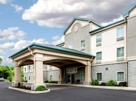 Quality Inn & Suites Fishkill South near I-84，位于菲什基尔达奇斯县机场 - POU附近的酒店