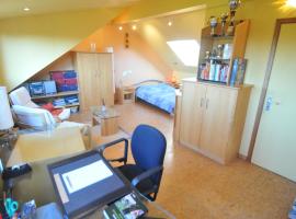 Airco Studio Autonome，位于让布卢的酒店