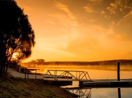 NRMA Warrnambool Riverside Holiday Park，位于沃纳姆堡的酒店