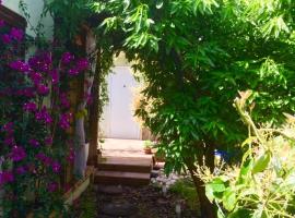 The fruit garden guesthouse，位于Kefar Yona的酒店