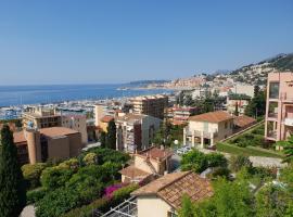 The blue house, lovely apartment in the Côte d'Azur for 6 people，位于芒通米拉祖尔餐厅附近的酒店