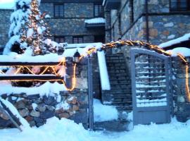 Luxurious Residence at the Village Square，位于帕雷斯阿吉萨那的酒店