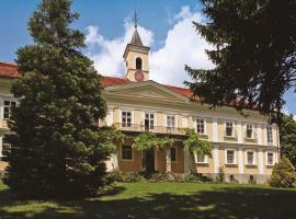 HOTEL DVORAC BEŽANEC，位于Valentinovo的酒店