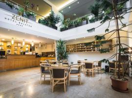 泽尼特巴拉顿健身酒店，位于沃尼奥尔茨沃什海吉的酒店