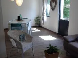 AU VIEUX LAVOIR avec Parking privé, Jardin , Climatisation, à 500 m de la cité