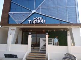 Hotel Tiger Inn, Moharli，位于Chandrapur的酒店