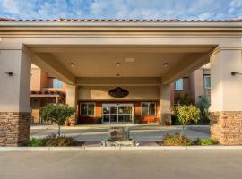 The Oaks Hotel & Suites，位于佩索罗伯斯的酒店