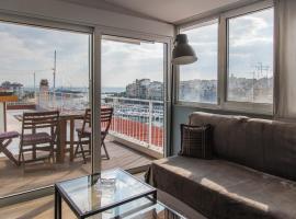 Piraeus Apartment with Endless View，位于比雷埃夫斯的海滩短租房