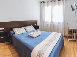 Hostal CASASNOVAS，位于锡列达的酒店