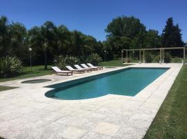 Aquiles Suites，位于Empalme Lobos的酒店