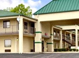 Razorback Inn & Suites，位于北小石城的酒店