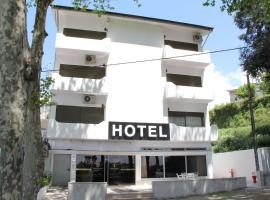 查莱酒店，位于帕雷德斯的酒店