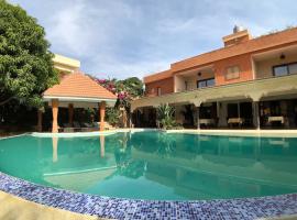 HOTEL Le Clos Des Papillons，位于萨利波图尔的酒店